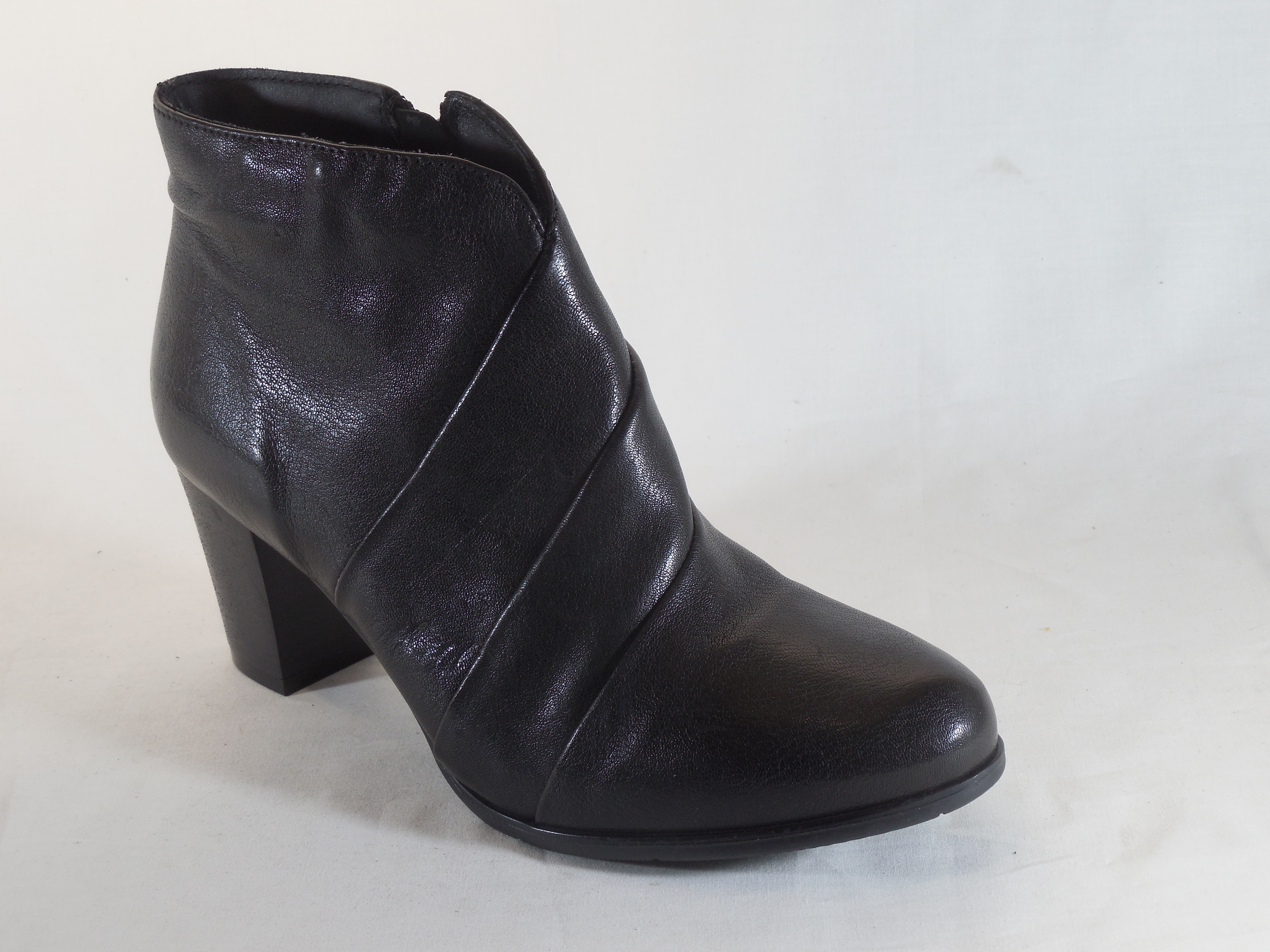 RELAXSHOE WOMEN'S LEATHER BOOTS