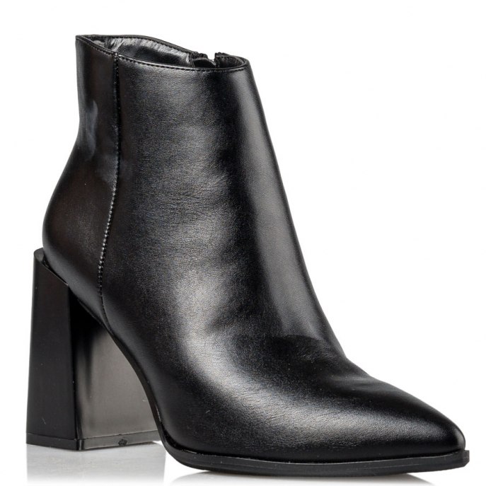 Miss NV boots made of synthetic leather with thick heel