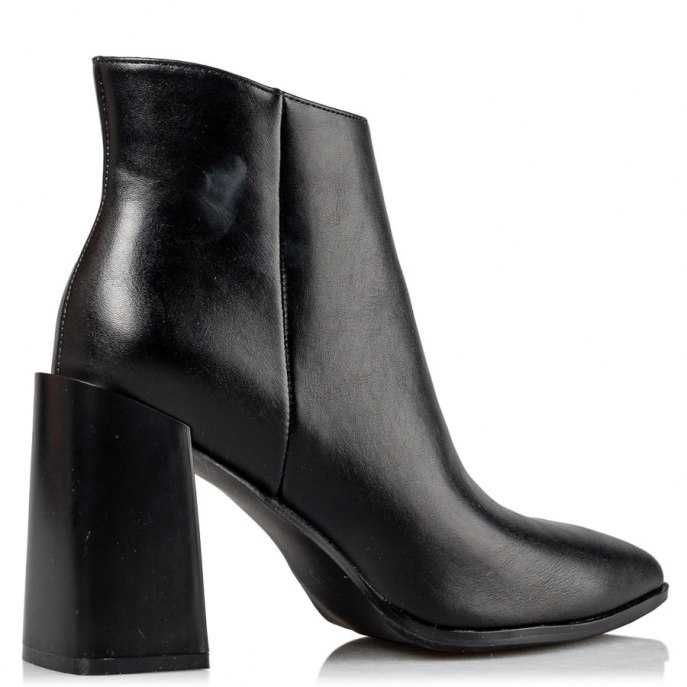 Miss NV boots made of synthetic leather with thick heel